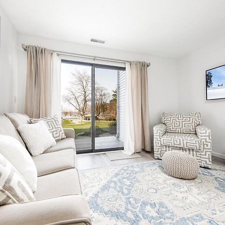 Gorgeous 2 Bedroom Lake View Condo Traverse City Exterior foto